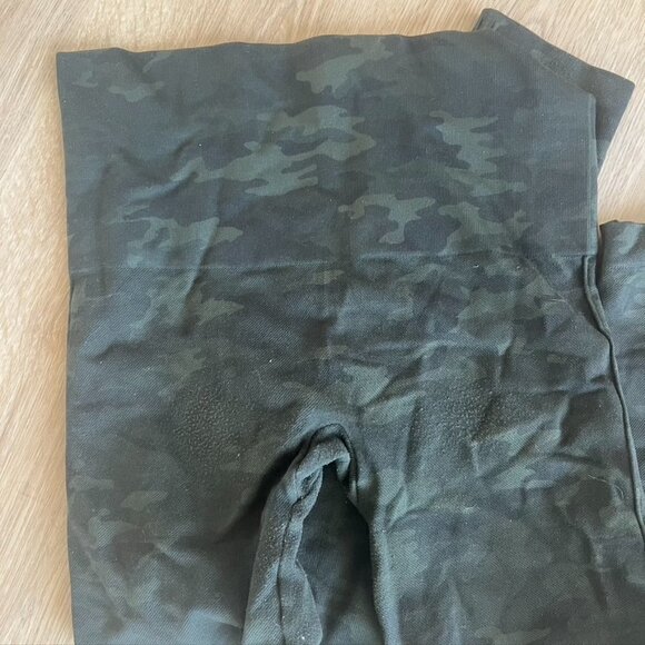SPANX Camo Leggings Look At Me Now Seamless High Rise Size Large - Picture 9 of 9